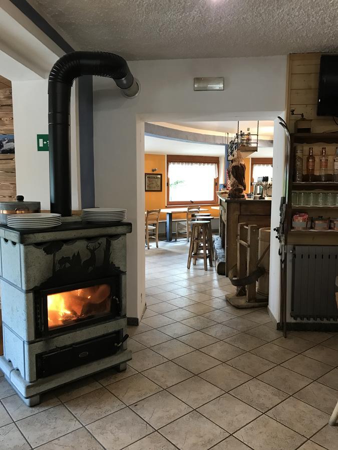 Sasso Nero Hotel Киеза ин Валмаленко Екстериор снимка