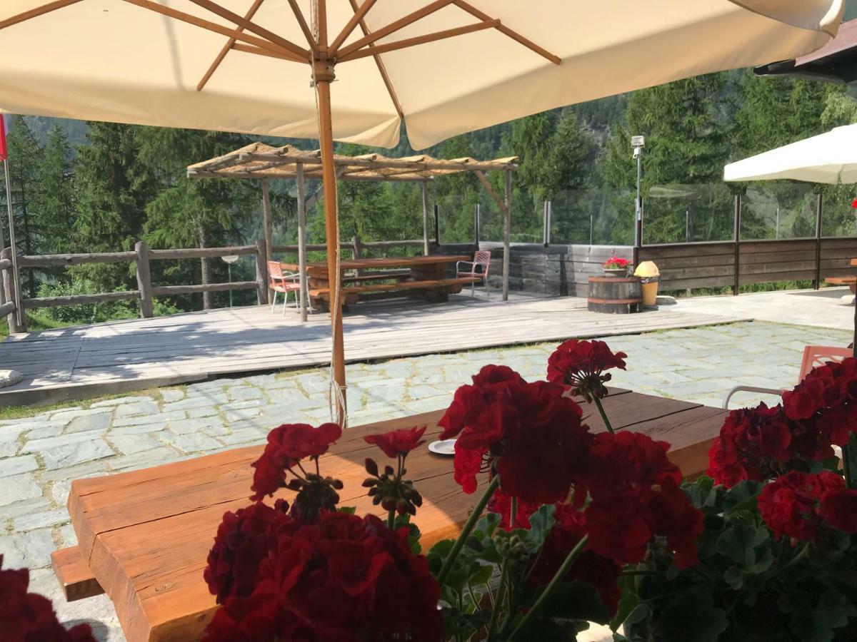 Sasso Nero Hotel Киеза ин Валмаленко Екстериор снимка